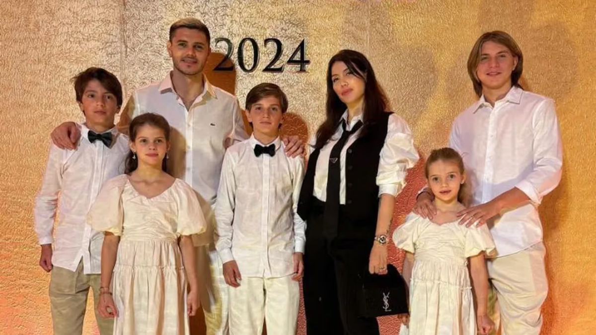 Wanda Nara festejó Año Nuevo junto a toda su familia en una lujosa cena. Wanda Nara festejó Año Nuevo junto a toda su familia en una lujosa cena.