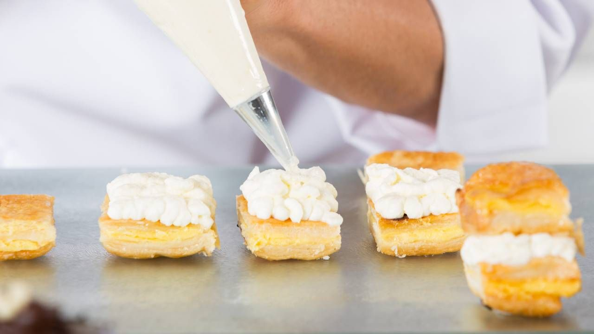 La crema chantilly es una de las mejores opciones para rellenar postres. La crema chantilly es una de las mejores opciones para rellenar postres.