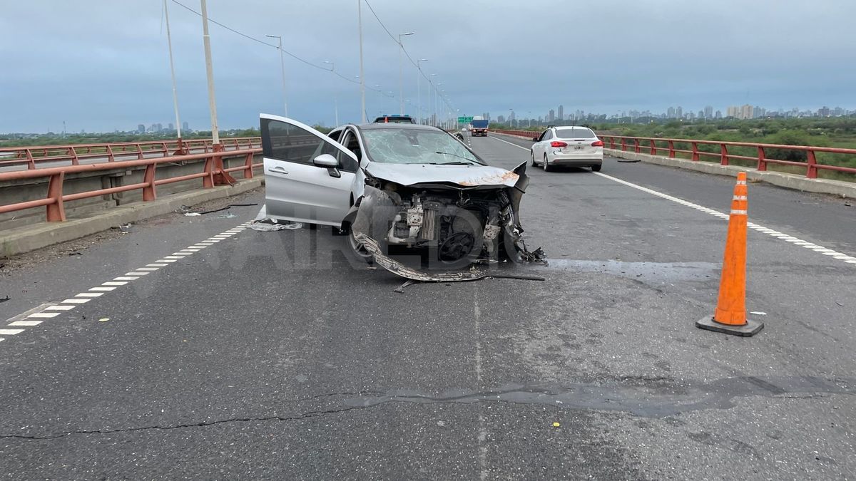 Autopista Santa Fe-Rosario: el joven que conducía el auto perdió el control del volante