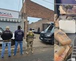 Dos agentes de la Policía de Investigaciones (PDI) fueron detenidos este martes durante una serie de allanamientos realizados en Villa Gobernador Gálvez y Rosario. Dos agentes de la Policía de Investigaciones (PDI) fueron detenidos este martes durante una serie de allanamientos realizados en Villa Gobernador Gálvez y Rosario.