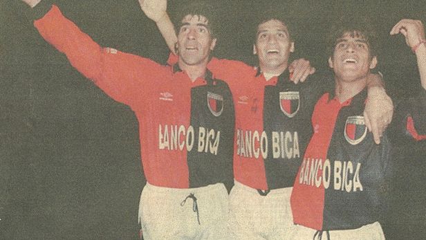 Colón ganó 3-1 en Santa Fe y cerró la serie con un contundente 4-1 en el resultado global. Foto: @ArchivoSabalero