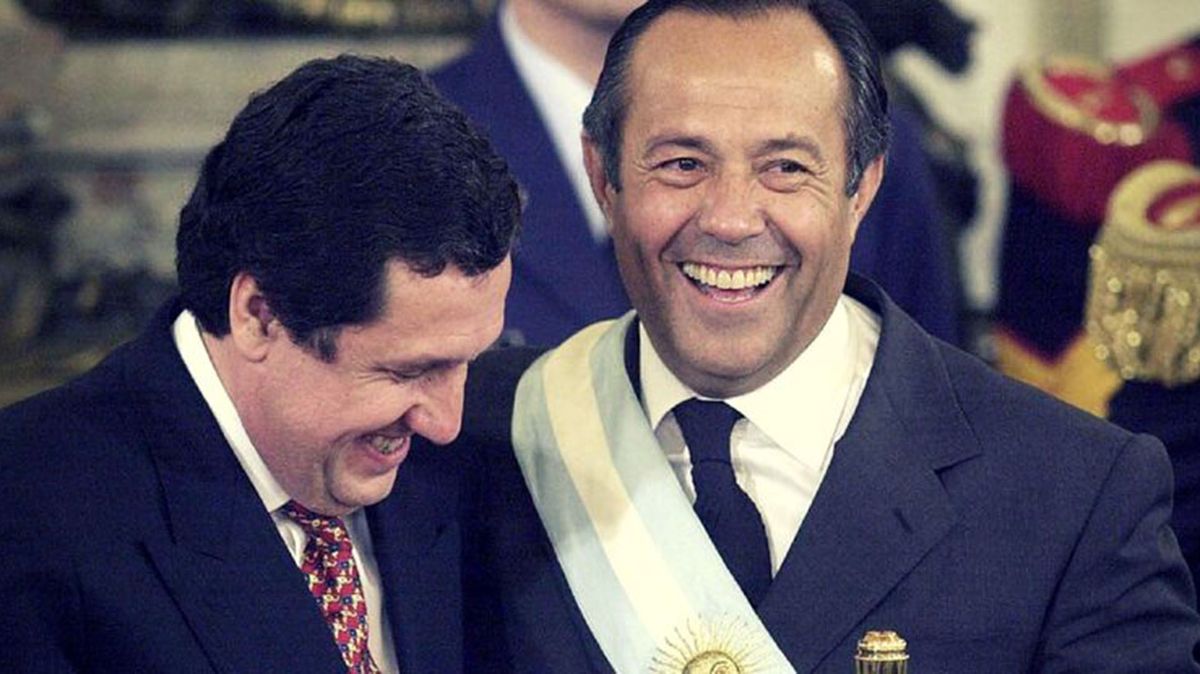Durante su breve interinato, Adolfo Rodríguez Saá declaró a la Argentina en cesación de pagos. Durante su breve interinato, Adolfo Rodríguez Saá declaró a la Argentina en cesación de pagos.