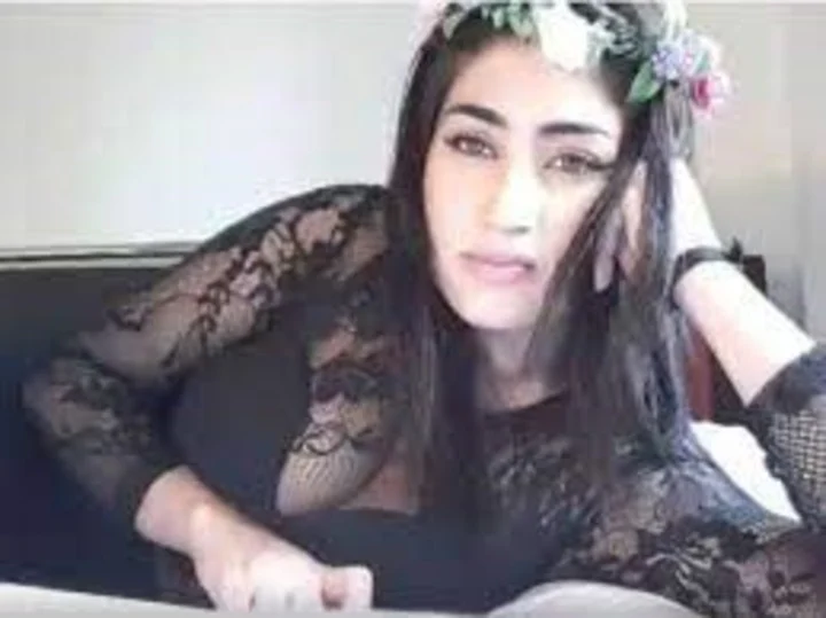 Qandeel fu estrangulada por su hermano por fotos "vergonzosas".