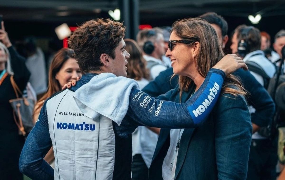 Franco Colapinto junto a su representante, Mar&iacute;a Catarineu.