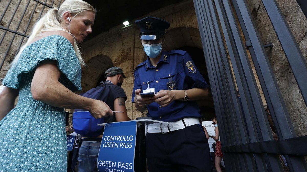 En Italia utilizan el Green Pass para entrar a todos los espacios cerrados.