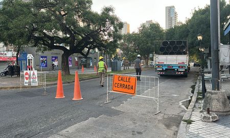 Minutos antes de las 7 de la mañana comenzó un corte sobre Bulevar Pellegrini y San Jerónimo, con sentido hacia el este. Minutos antes de las 7 de la mañana comenzó un corte sobre Bulevar Pellegrini y San Jerónimo, con sentido hacia el este.