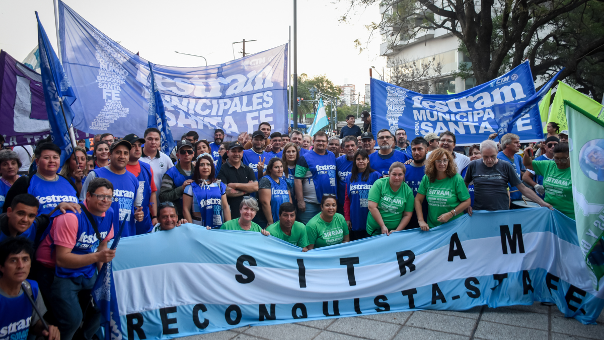 Festram dijo presente en la multitudinaria concentración en Santa Fe para protestar contra la Ley Bases que impulsa el gobierno nacional.
