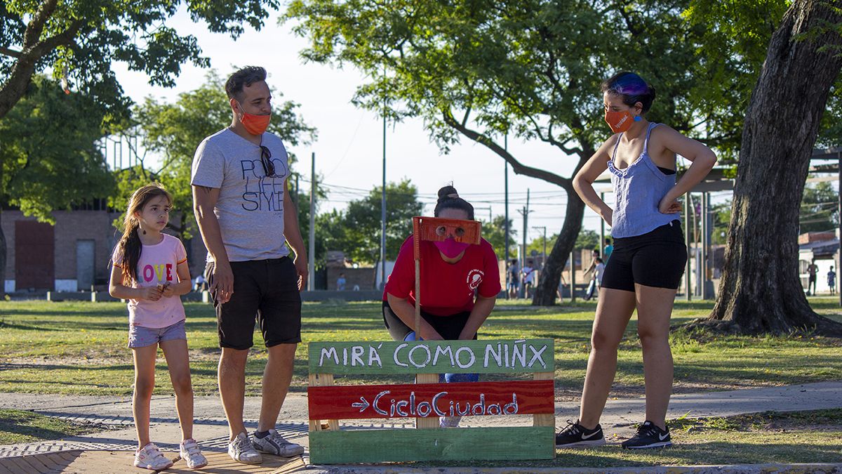 Joaquin Azcurrain, referente del espacio Igualdad Santa Fe mencionó “hay que empezar a entender al juego como algo serio. Los niños aprenden a vivir en comunidad jugando. Creemos muy necesario incorporar su voz y su mirada en el diseño de ciudad y de políticas públicas en forma transversal”.