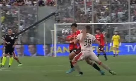 Colón perdió 2 a 0 con Colo Colo en Santiago de Chile. Colón perdió 2 a 0 con Colo Colo en Santiago de Chile.