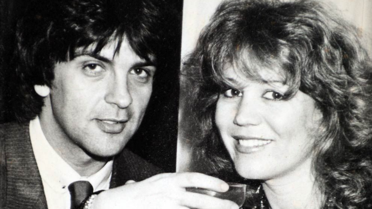 En la década de los 70 jugó en las divisiones inferiores de Lanús, fue solicitado para el Club The Strongest al que rechazó, terminó jugando en Victoriano Arenas, en ese tiempo también fue tentado por Boca Juniors y ya con una avanzada carrera de periodismo decidió retirarse del fútbol profesional.