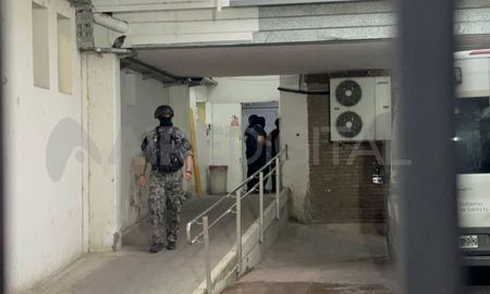 Un preso de Piñero se tragó un tenedor y fue trasladado al Hospital Cullen. Un preso de Piñero se tragó un tenedor y fue trasladado al Hospital Cullen.