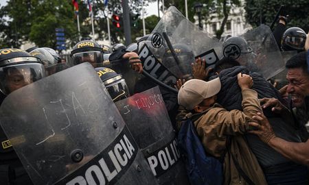 Cientos de personas continuaban protestando en demanda de un adelanto de las elecciones en Perú. Cientos de personas continuaban protestando en demanda de un adelanto de las elecciones en Perú.