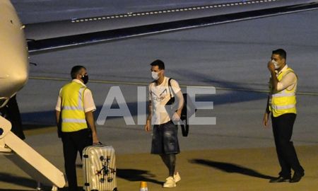 Lionel Messi viajó de regreso a Barcelona para integrarse al plantel profesional y terminar de recuperarse de una lesión en uno de sus tobillos. Lionel Messi viajó de regreso a Barcelona para integrarse al plantel profesional y terminar de recuperarse de una lesión en uno de sus tobillos.