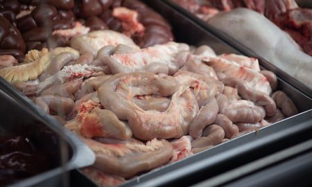 Las menudencias argentinas, como tripas, hígado y mollejas, podrían convertirse en una nueva fuente de exportación hacia China. Las menudencias argentinas, como tripas, hígado y mollejas, podrían convertirse en una nueva fuente de exportación hacia China.