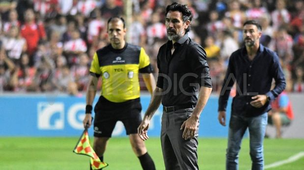 Eduardo Domínguez en el partido Unión vs. Estudiantes por la fecha 2 de la Copa de la Liga 2024.