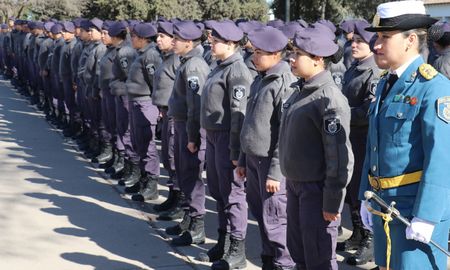 Para el ingreso en los citados escalafones el postulante deberá presentar la correspondiente constancia de matriculación del Colegio profesional al que pertenece. Para el ingreso en los citados escalafones el postulante deberá presentar la correspondiente constancia de matriculación del Colegio profesional al que pertenece.