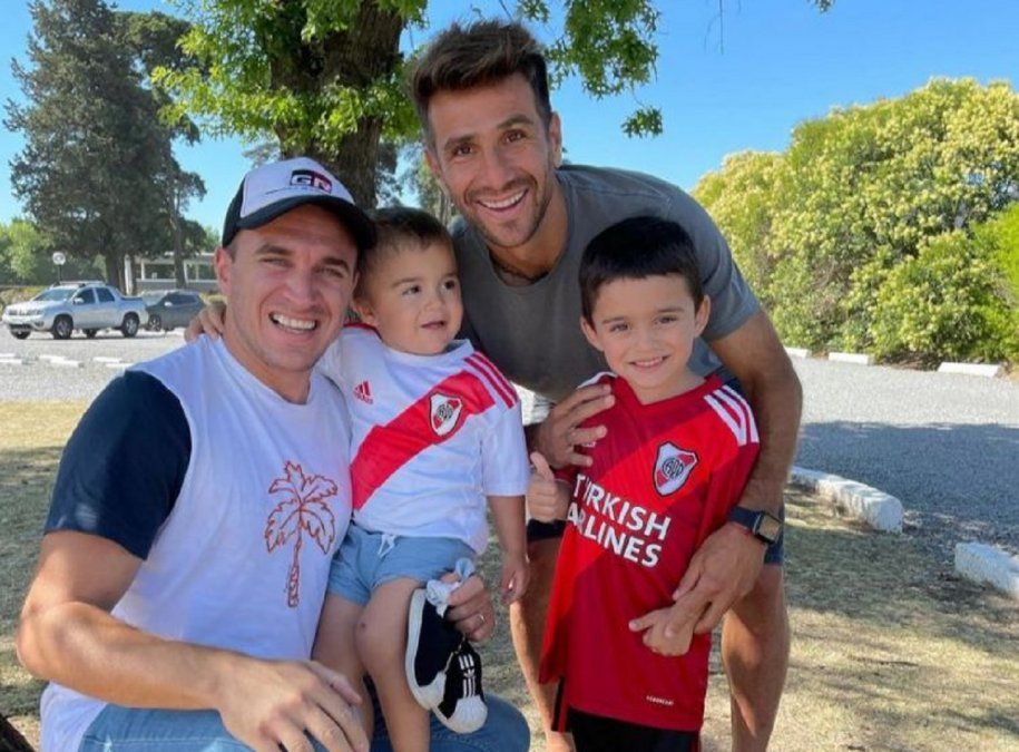 El bicampeón del Turismo Carretera se trasladó al predio que River posee en Ezeiza para respaldar a sus ídolos en la previa contra Colón de Santa Fe. &nbsp;