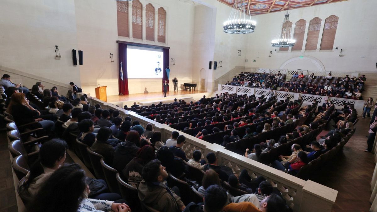 La iniciativa reunió a cientos de estudiantes secundarios