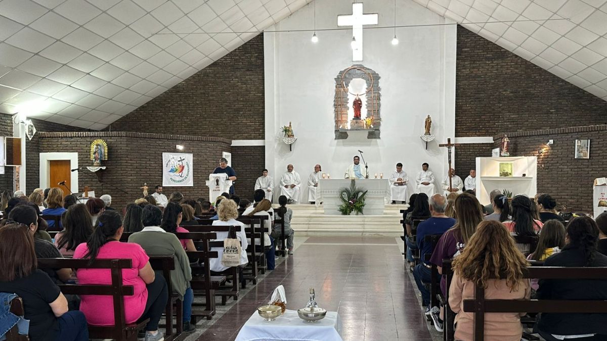 Decenas de fieles se acercaron a la Cuasi-Parroquia San Jerónimo a celebrar el día del santo patrono.