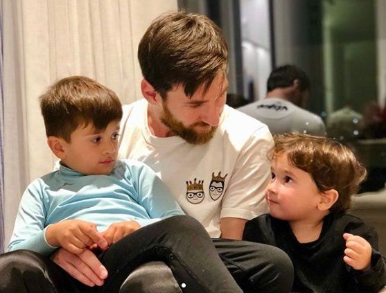 Messi junto a sus hijos