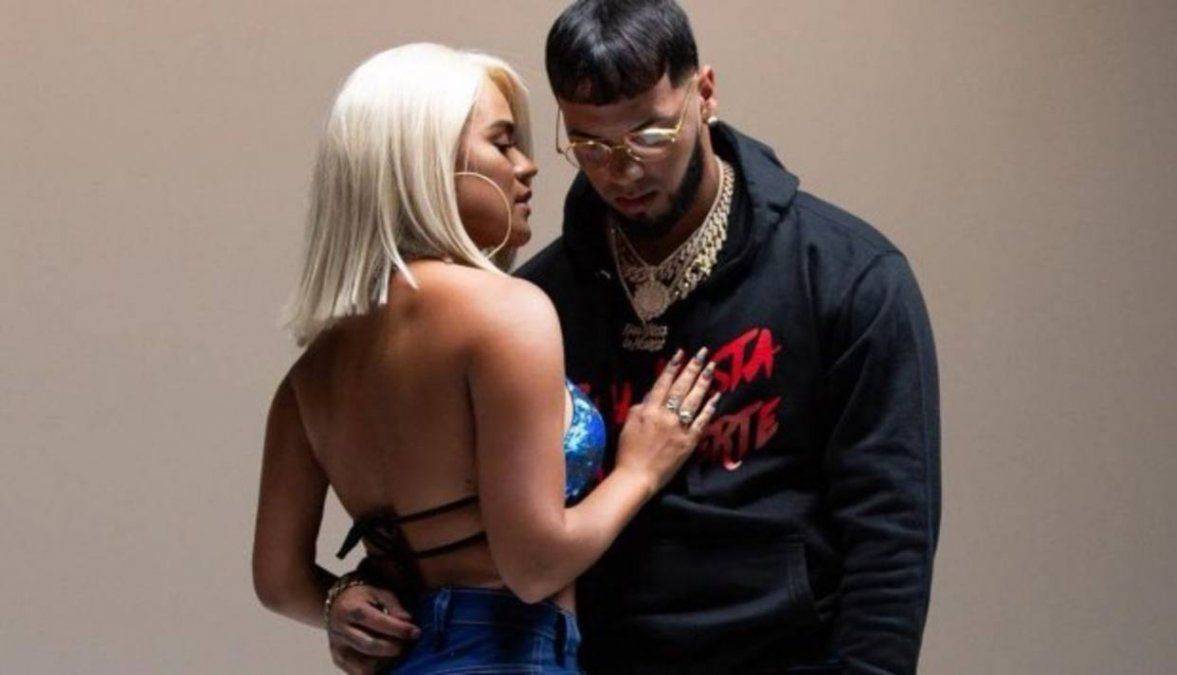Anuel AA se tatuó el rostro de Karol G en la espalda
