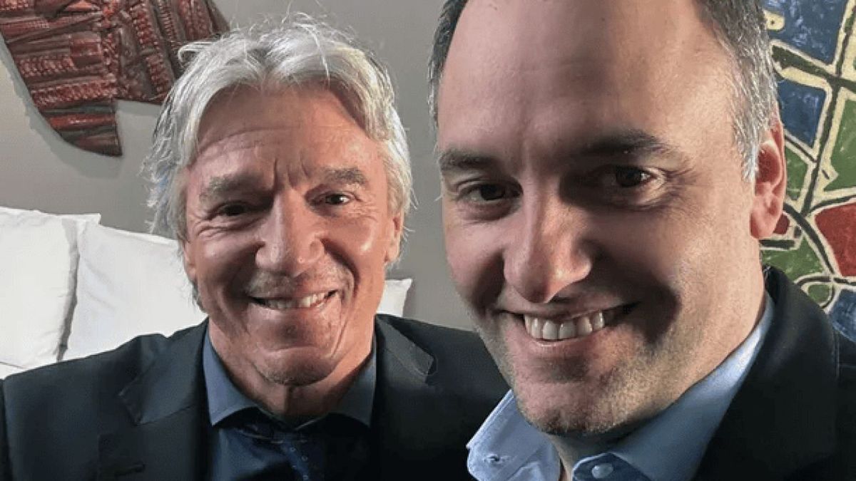 La causa se concentra principalmente en la relación entre Adorni y Grandio, a quien el funcionario definió públicamente como un amigo cercano. La Justicia investiga si el productor costeó el viaje que Adorni realizó junto a su familia a Punta del Este durante el fin de semana largo de Carnaval, a bordo de un avión privado. La causa se concentra principalmente en la relación entre Adorni y Grandio, a quien el funcionario definió públicamente como un amigo cercano. La Justicia investiga si el productor costeó el viaje que Adorni realizó junto a su familia a Punta del Este durante el fin de semana largo de Carnaval, a bordo de un avión privado.