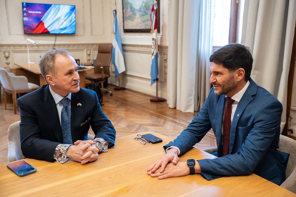 El gobernador Maximiliano Pullaro mantuvo un encuentro de trabajo este viernes con el embajador de Estados Unidos en Argentina, Peter Lamelas.