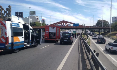 Una mujer de 40 años fue trasladada de emergencia al Hospital Santojanni. Una mujer de 40 años fue trasladada de emergencia al Hospital Santojanni.