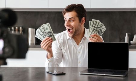 Las 7 mejores formas de ganar plata, según la inteligencia artificial (Imagen: Freepik). Las 7 mejores formas de ganar plata, según la inteligencia artificial (Imagen: Freepik).