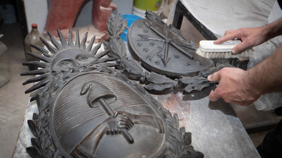 Los escudos originales que se encontraban en el Parque Alberdi. Los escudos originales que se encontraban en el Parque Alberdi.