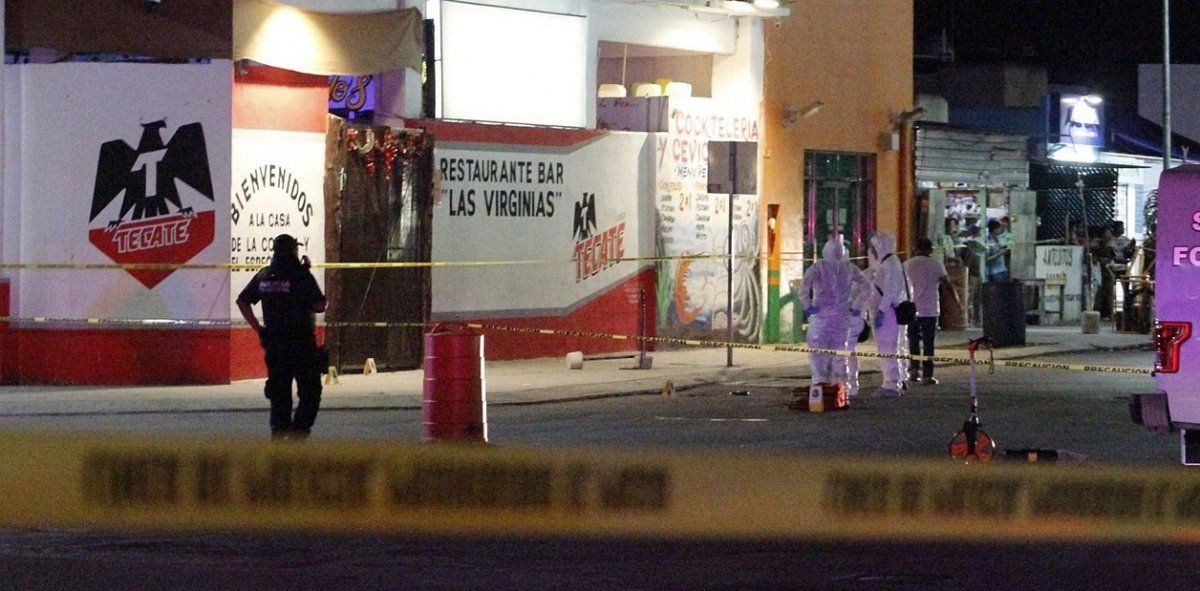 Entran a los tiros en un bar en Playa del Carmen y matan a 7 personas