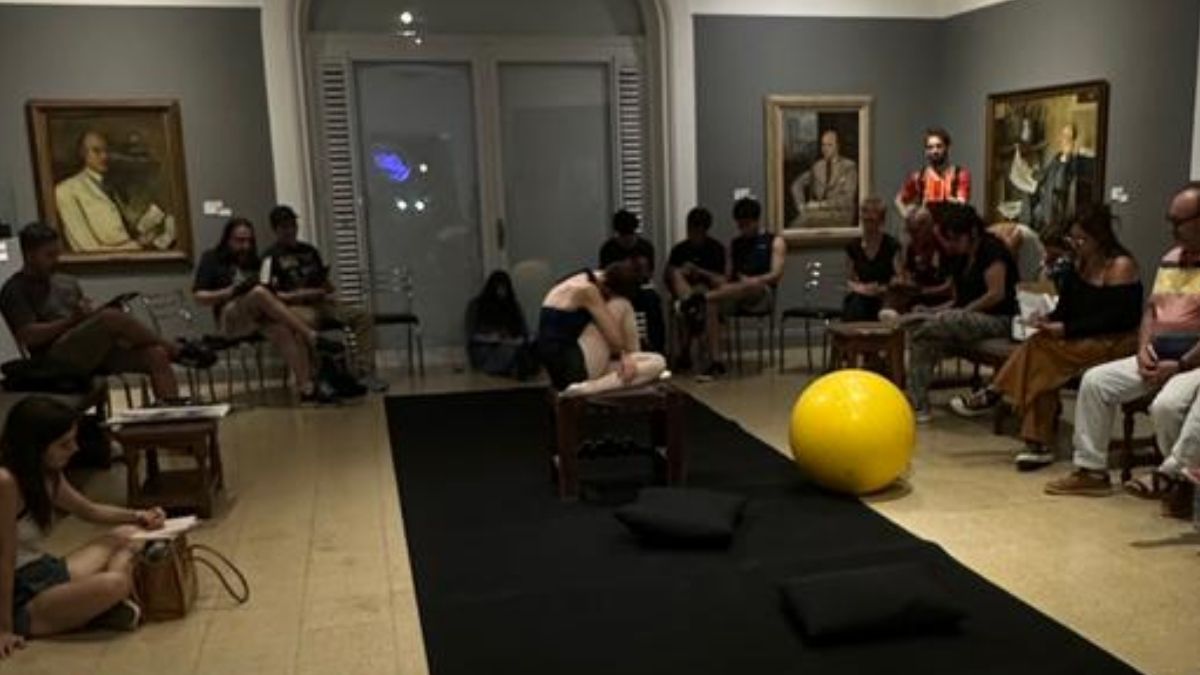 La jornada de modelo vivo reunió a artistas con experiencia y a personas que se animaron a dibujar por primera vez en las salas del Museo Rosa Galisteo. La jornada de modelo vivo reunió a artistas con experiencia y a personas que se animaron a dibujar por primera vez en las salas del Museo Rosa Galisteo.