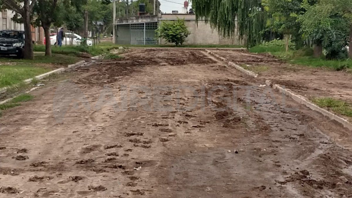 Las calles del barrio están marcadas y algunas de ellas inundada.