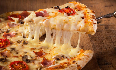 Pidió una pizza, revisó el ticket y descubrió que le cobraron 17 millones de pesos Pidió una pizza, revisó el ticket y descubrió que le cobraron 17 millones de pesos