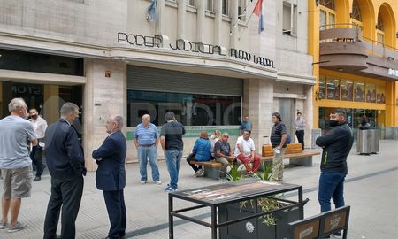 Hubo un llamado al 911 que advirtió sobre una bomba en los juzgados laborales de la ciudad de Santa Fe. Hubo un llamado al 911 que advirtió sobre una bomba en los juzgados laborales de la ciudad de Santa Fe.