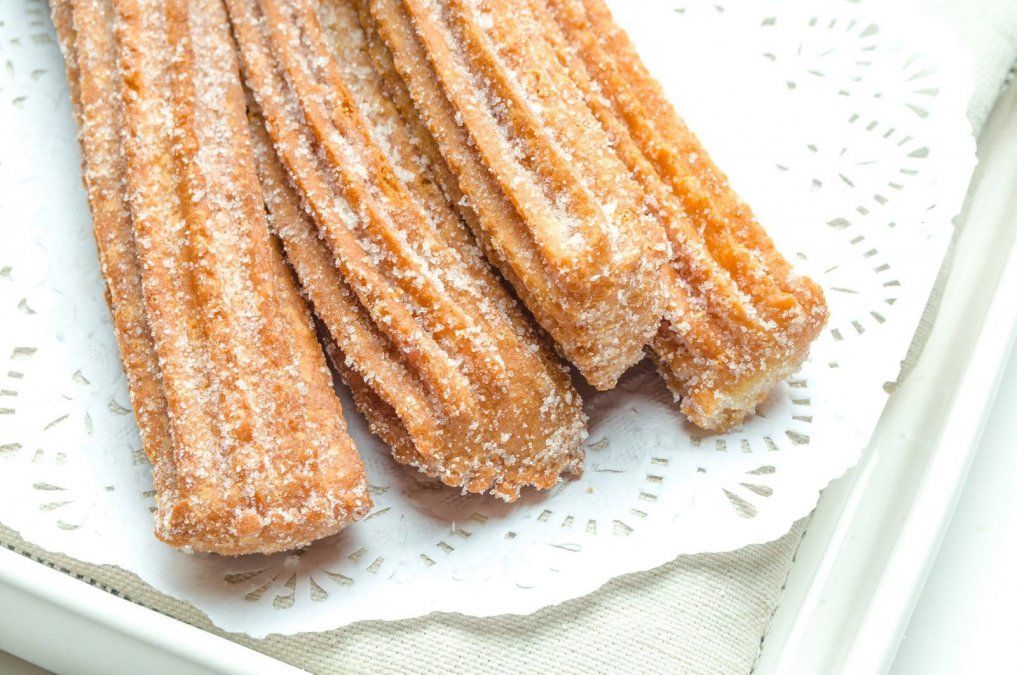 Receta Fácil: Churros Dorados Al Horno Con Dulce De Leche Irresistible