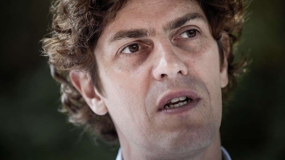 El senador Martín Lousteau criticó la decisión de bajar retenciones por tres días a solo grupos de grandes cerealeras.