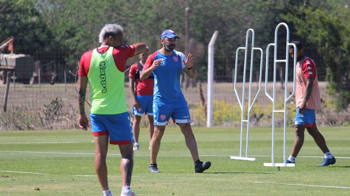 Juan Manuel Azconzábal piensa en la Copa Sudamericana y llevaría un Unión alternativo para visitar a Arsenal por la Copa de la Liga Profesional.