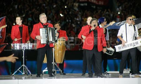 La Nueva Olla deliró con el ritmo de Los Palmeras La Nueva Olla deliró con el ritmo de Los Palmeras