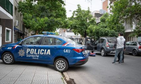 Este jueves, personal de la Agencia de Investigación Criminal y policías de la Brigada Motorizada interceptaron a cuatro delincuentes –que serían de Córdoba– y hubo un enfrentamiento armado. Este jueves, personal de la Agencia de Investigación Criminal y policías de la Brigada Motorizada interceptaron a cuatro delincuentes –que serían de Córdoba– y hubo un enfrentamiento armado.