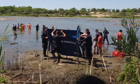 Hallaron sin vida el cuerpo de un nene de 13 años en la costa de Termas de Río Hondo, Santiago del Estero. Hallaron sin vida el cuerpo de un nene de 13 años en la costa de Termas de Río Hondo, Santiago del Estero.