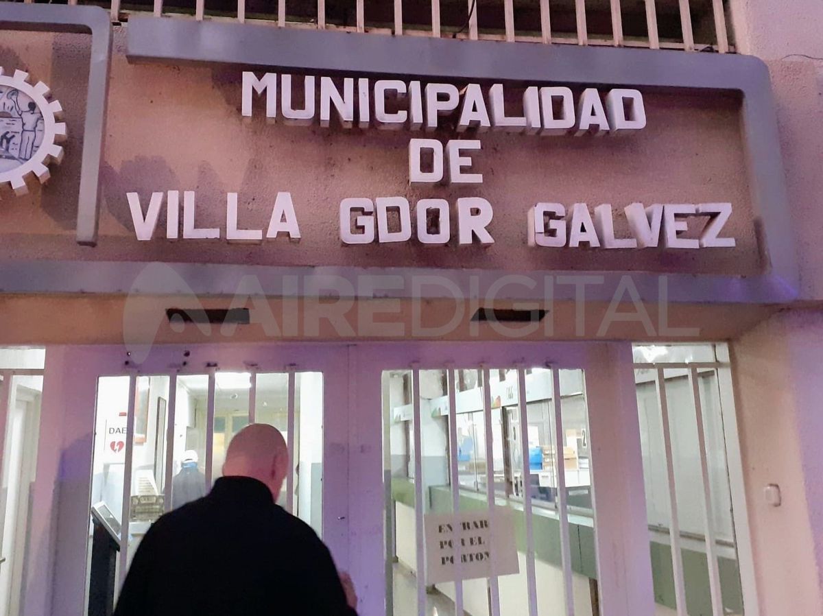 El ataque a la sede municipal de Villa Gobernador Gálvez ocurrió durante la madrugada del jueves.