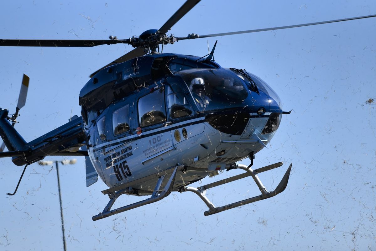 El detenido fue trasladado en helicóptero. El detenido fue trasladado en helicóptero.