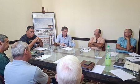 El encuentro se produjo en la sede rafaelina de Meprolsafe y contó con la presencia de Carlos De Lorenzi, Director Provincial del área. El encuentro se produjo en la sede rafaelina de Meprolsafe y contó con la presencia de Carlos De Lorenzi, Director Provincial del área.