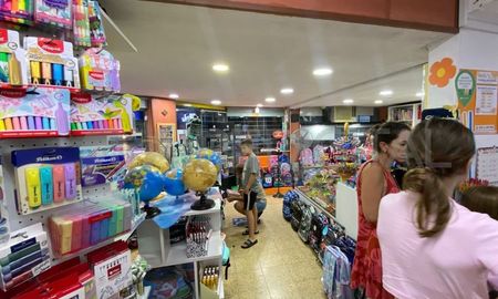 En las librerías de la ciudad de Santa Fe se nota un aumento de un 120% con respecto al año pasado, de cara a los precios de las listas escolares. En las librerías de la ciudad de Santa Fe se nota un aumento de un 120% con respecto al año pasado, de cara a los precios de las listas escolares.