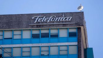 Grupo Clarín compra Telefónica, pero el Gobierno de Javier Milei se opone