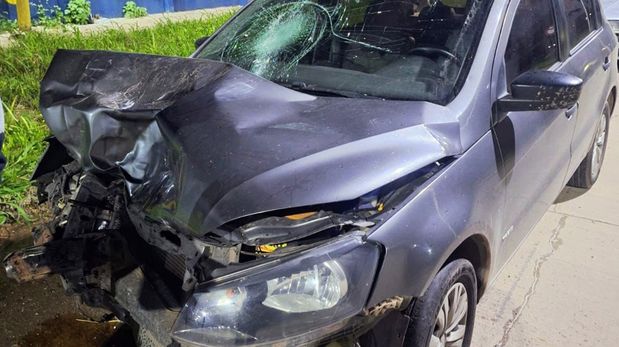 La ciudad de Capitán Bermúdez, en el departamento San Lorenzo, se vio conmocionada en la madrugada de este domingo por un trágico choque que se cobró la vida de dos mujeres jóvenes.&nbsp;