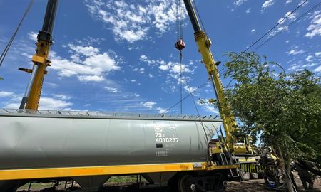 Según se informó, las grúas utilizadas son de carácter privado y su alquiler ronda los 45 millones de pesos. Según se informó, las grúas utilizadas son de carácter privado y su alquiler ronda los 45 millones de pesos.