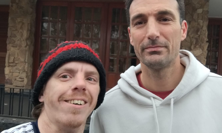 El insólito regalo que un hincha de Colón le dio a Lionel Scaloni tras la Copa América 2024: Cuatro cajas... El insólito regalo que un hincha de Colón le dio a Lionel Scaloni tras la Copa América 2024: Cuatro cajas...