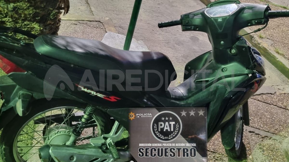 La moto en la que se trasladaban las mujeres quedó secuestrada.